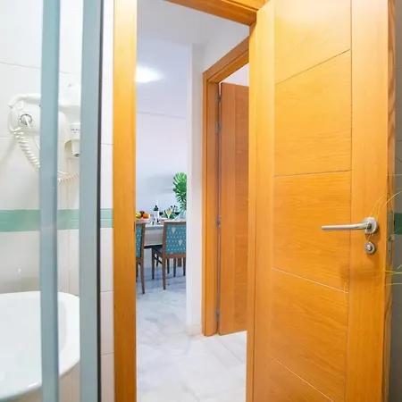 Boutique With Terrace By Turivida فوينخيرولا