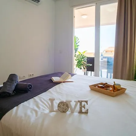 Boutique With Terrace By Turivida شقة فوينخيرولا