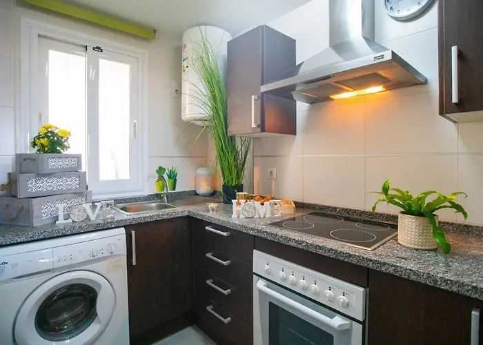 Boutique With Terrace By Turivida فوينخيرولا